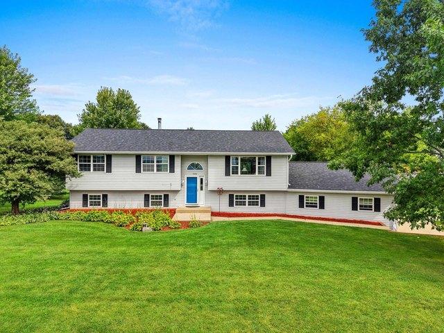 W9322 Oakwood Dr, Hortonville, WI 54944