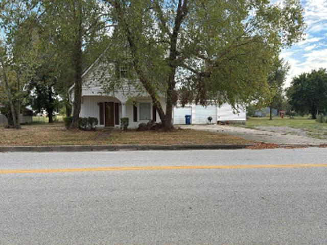 W Main St