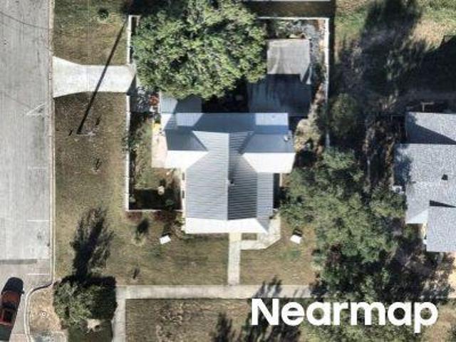 W Minneola Ave