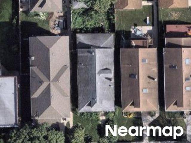 W Newport Ave