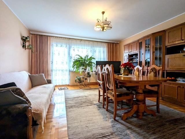 Przestronne 3 pokojowe mieszkanie z balkonem i garażem polecam