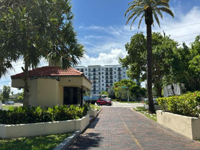 W Biscayne Canal Rd