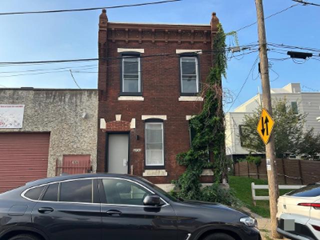 W Cabot St