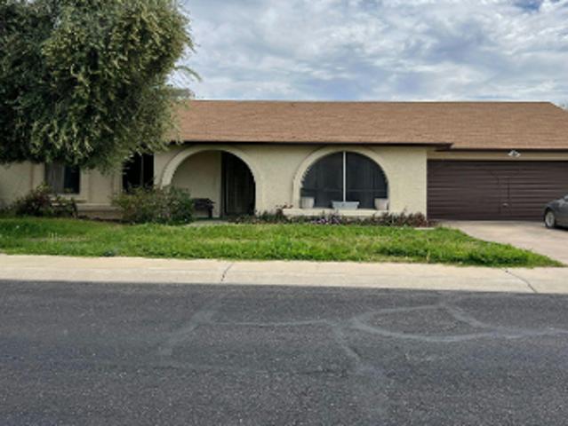 W Desert Hills Dr