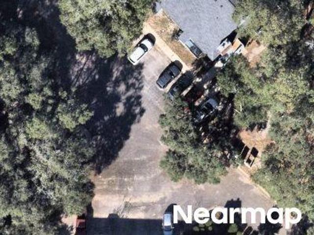 W Fairfield Dr