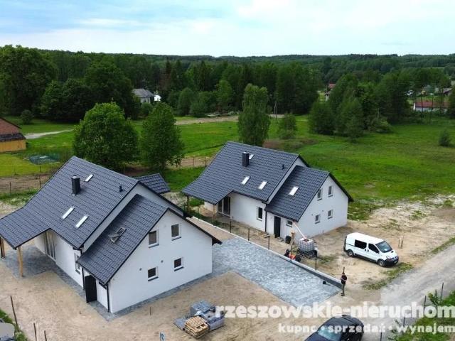 Sprzedam nowoczesny dom 186 m² z garażem i lasem w tle