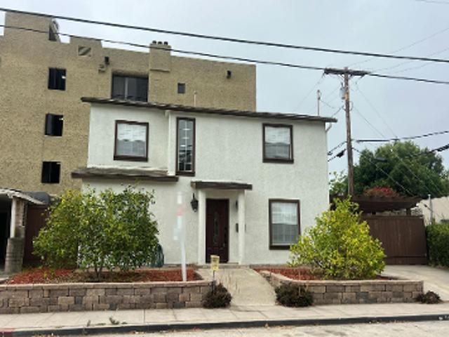 W Lewis St