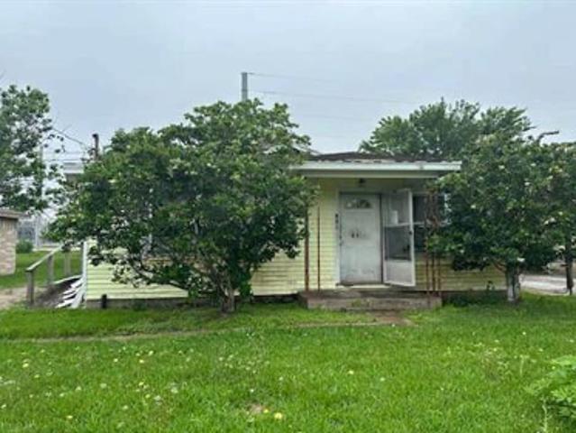 W Live Oak St