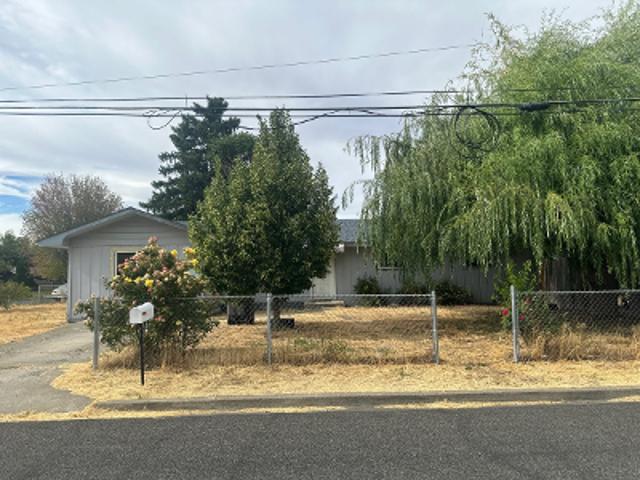 W Pierce St