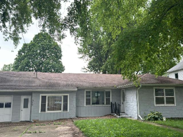 W Pleasant St