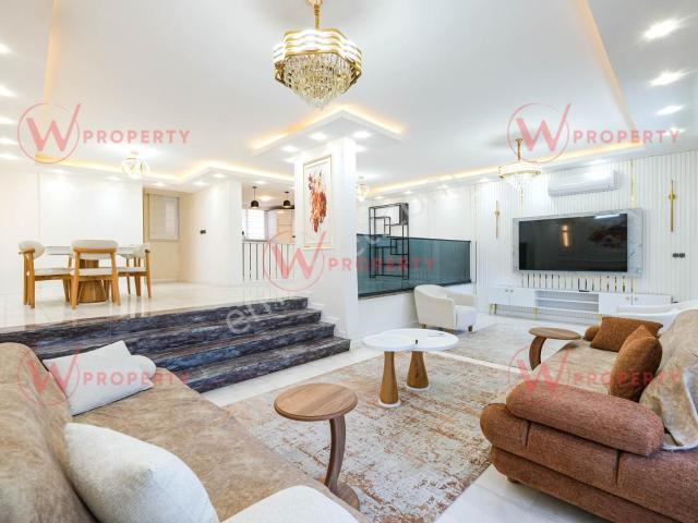 W Property Soli Sitesinde Deniz Manzaralı 4+1 Tripleks Villa