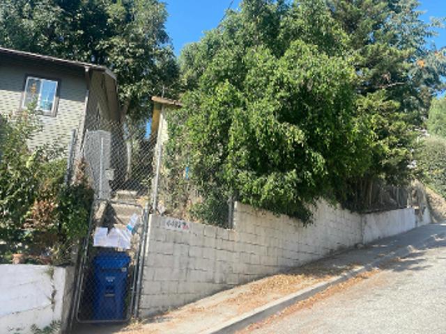 W Rose Hill Dr