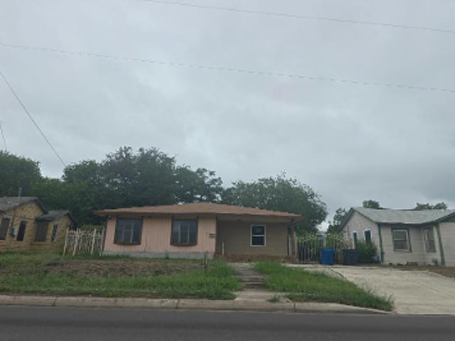 W Southcross Blvd
