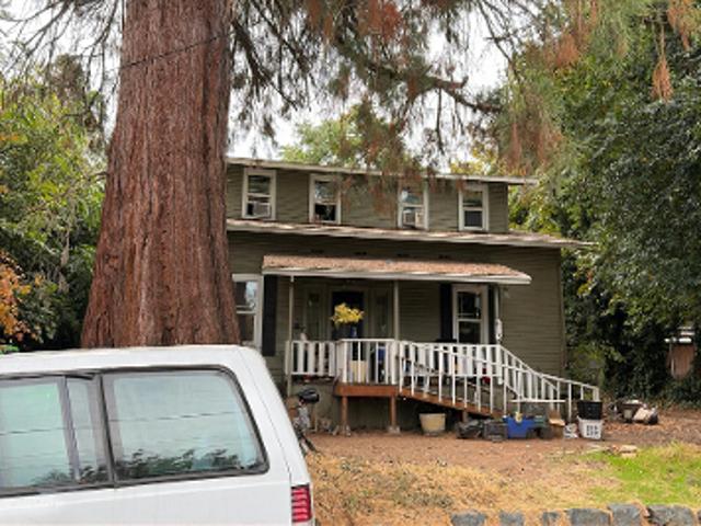W Umpqua St