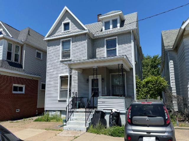 W 18th St