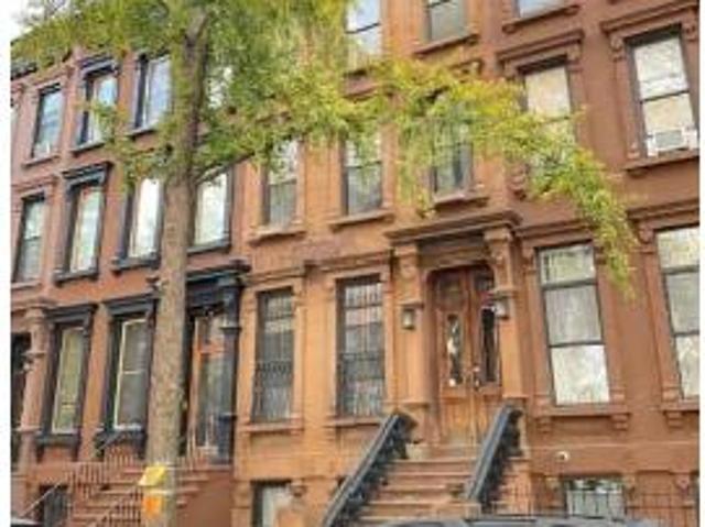 W 130th St