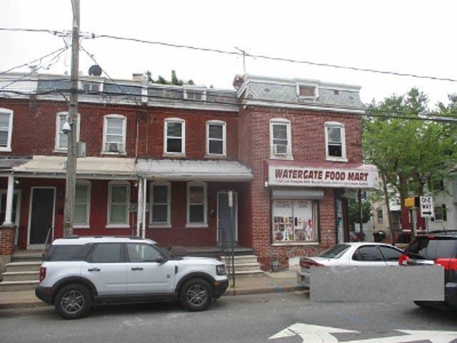 W 2nd St