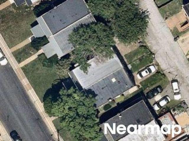 W 38th St