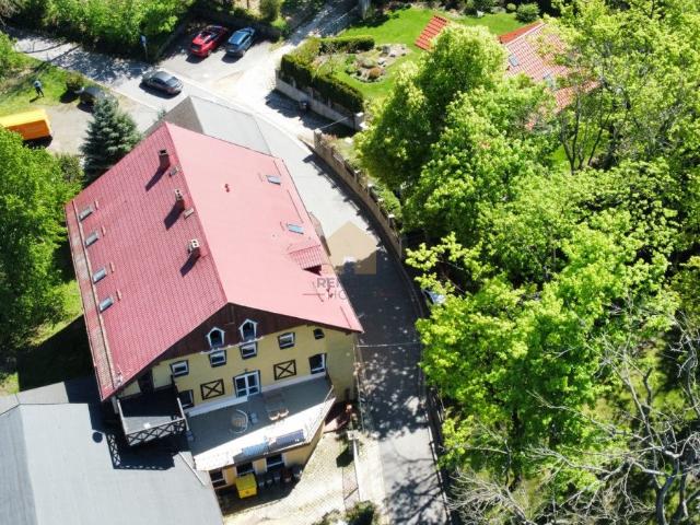 Na sprzedaż dom z 8 mieszkaniami 1044 m² w Wałbrzychu