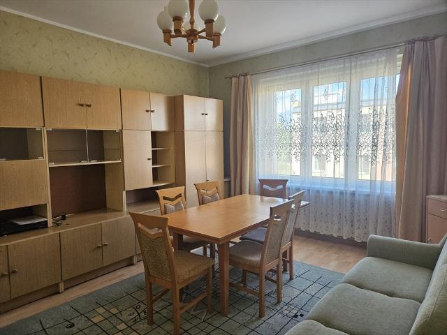 Przestronne 2 pokoje z dużym potencjałem i piwnicą