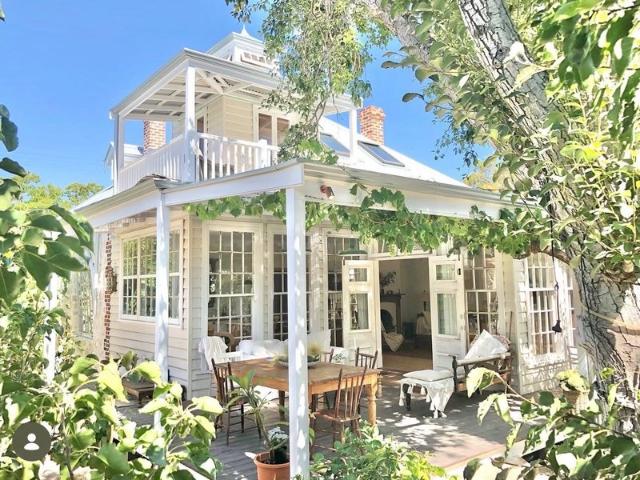Want to buy in South Fremantle, but can't find anything? Come and live here!