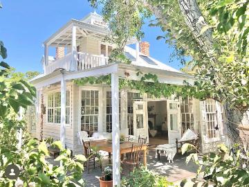 Want to buy in South Fremantle, but can't find anything? Come and live here!