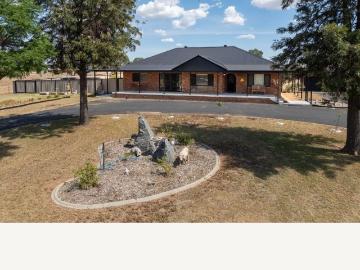 Want to escape city life? Beautiful country home on five acres, offering the perfect lifestyle all within 3.5kms to town!
