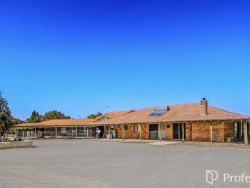 Escape Suburbia to a serene family Homestead.