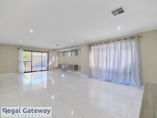Wandi Large Family Home 4 x 2 $800 p/w