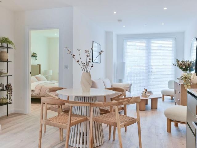 Wandle Place, Earlsfield, Wimbledon SW18, 2 bed flat to rent, £2,750 pcm | PrimeLocation
