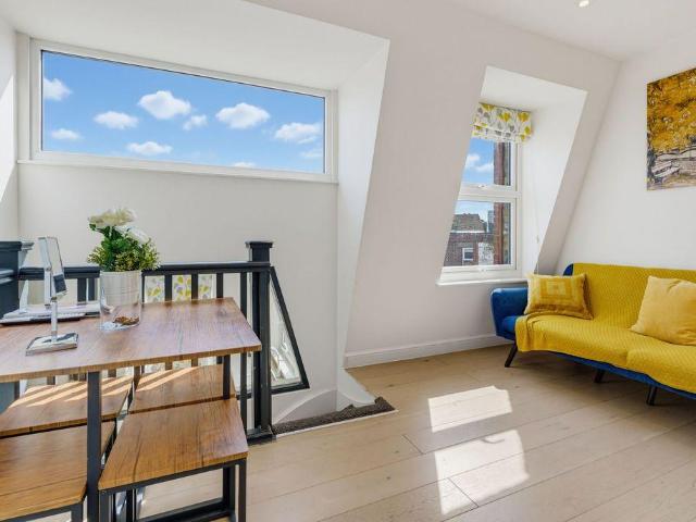 Wandsworth Bridge Road, London SW6 1 bed flat to rent £2,400 pcm £554 pw