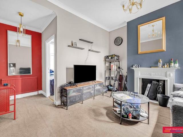 Wandsworth Bridge Road, London, SW6 2 bed flat to rent £2,250 pcm £519 pw
