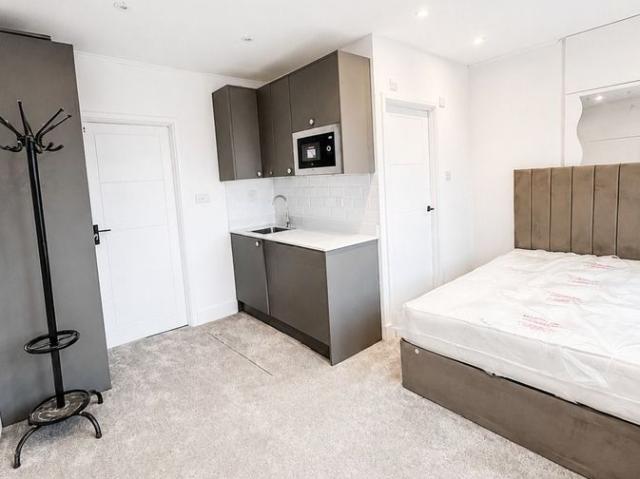 Wandsworth High Street, London SW18, Studio to rent, £1,375 pcm | PrimeLocation