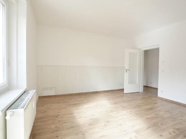 Wanne & Dusche / Balkon / Gute Lage