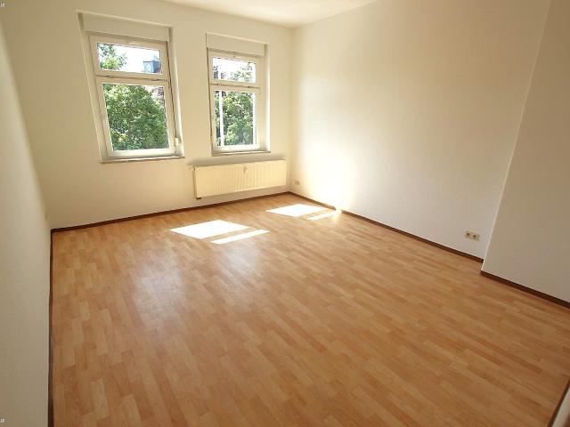 Wanne, Dusche und Balkon! Geräumige 2 Raum Wohnung im Zentrum!