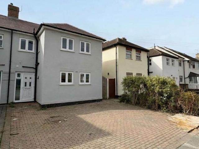 Wansford Road, Woodford Green IG8 4 bed semi detached house to rent £3,000 pcm £692 pw