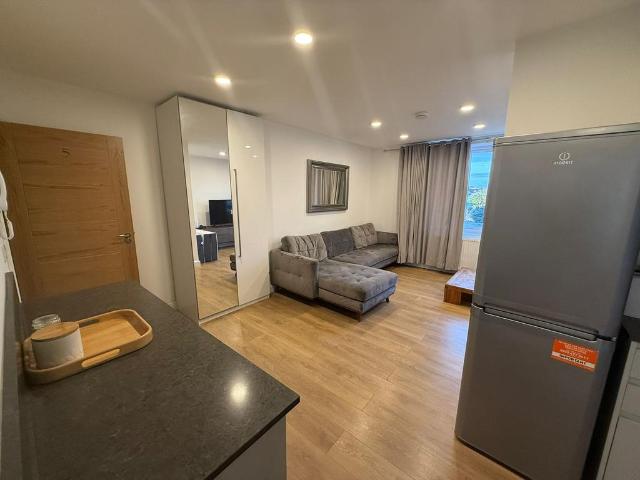 Wanstead Lane, Ilford IG1 1 bed flat to rent £1,500 pcm £346 pw