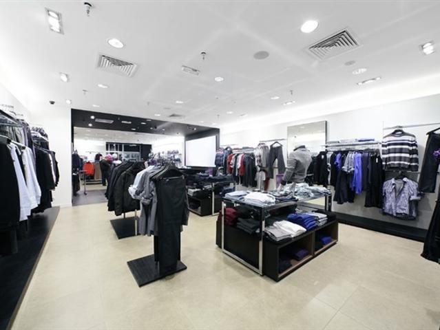 WAADT SEHR SCHÖNES BEKLEIDUNGSGESCHÄFT ZU VERKAUFEN
