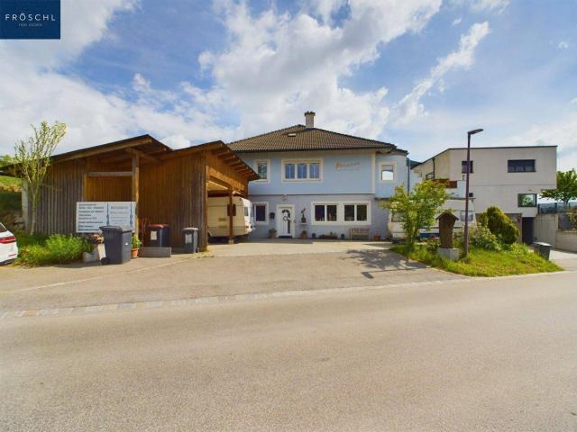 WACHAU Nähe Stift Göttweig Eggendorf bei Paudorf Einfamilienhaus mit Garten, Terrasse und Gewerbeflächen