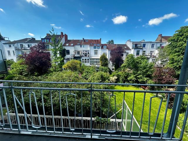 Wachmannquartier: ruhige 2 Zimmer Wohnung im 1. OG, gr. Balkon m. Blick ins Grüne und Einbauküche