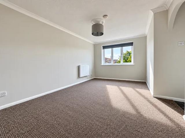 Waddington Close, Enfield EN1, Property for rent