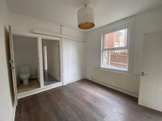 Waddon Park Avenue, Croydon, CR0 1 bed in a house share to rent £750 pcm £173 pw