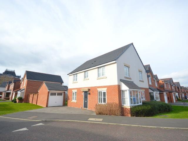 Wade Avenue, Stockton Heath WA4, 4 bed detached house to rent, £1,700 pcm | PrimeLocation