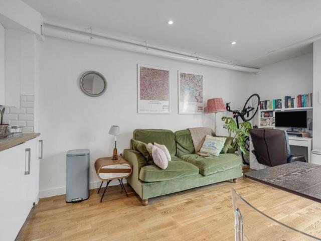 Wadeson Street, London E2 1 bed flat to rent £2,100 pcm £485 pw