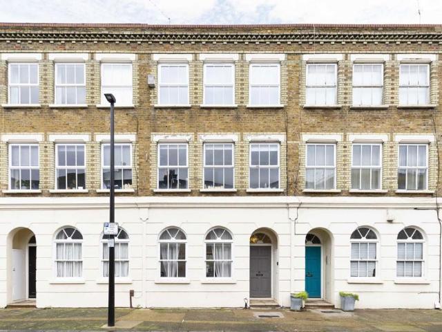 Wadeson Street, London E2 1 bed flat to rent £2,350 pcm £542 pw