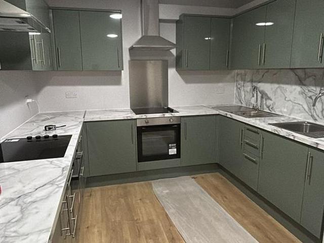 Wadham Gardens, Greenford UB6 5 bed house share to rent £1,050 pcm £242 pw