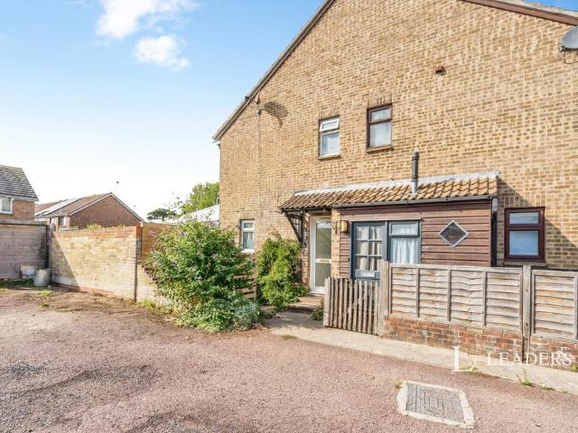 Wadhurst Close, Bognor Regis, West. 2 bed semi detached house to rent £1,295 pcm £299 pw