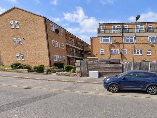 Wadhurst Close, London 3 bed apartment to rent £1,900 pcm £438 pw