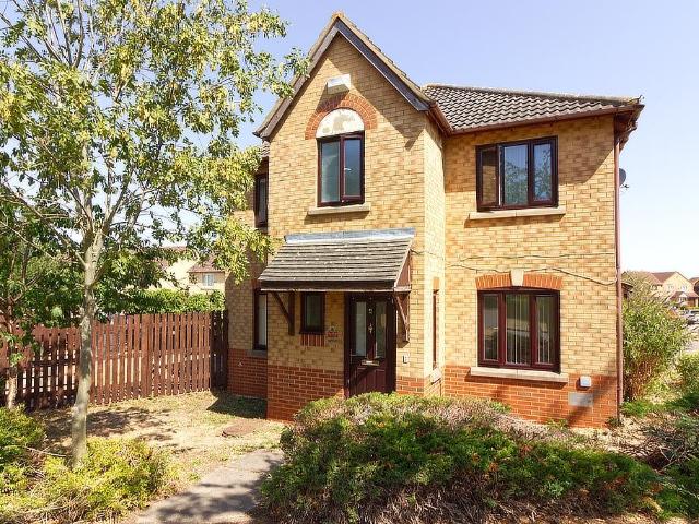 Wadhurst Lane, Kents Hill 3 bed semi detached house to rent £1,600 pcm £369 pw