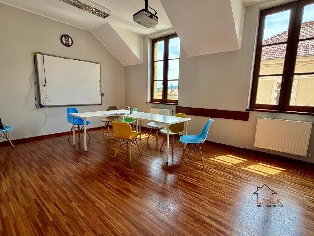 Polecam wysokiej klasy lokal 120 m² w centrum Wadowic